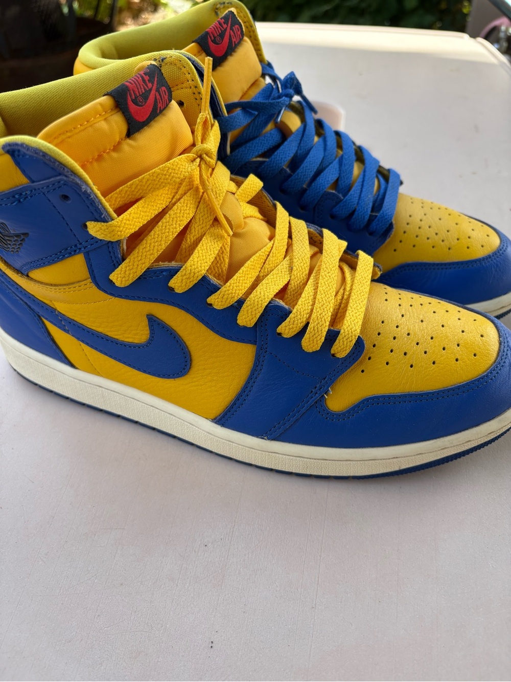 Jordan 1 High OG Reverse Laney - Picture 3 of 8
